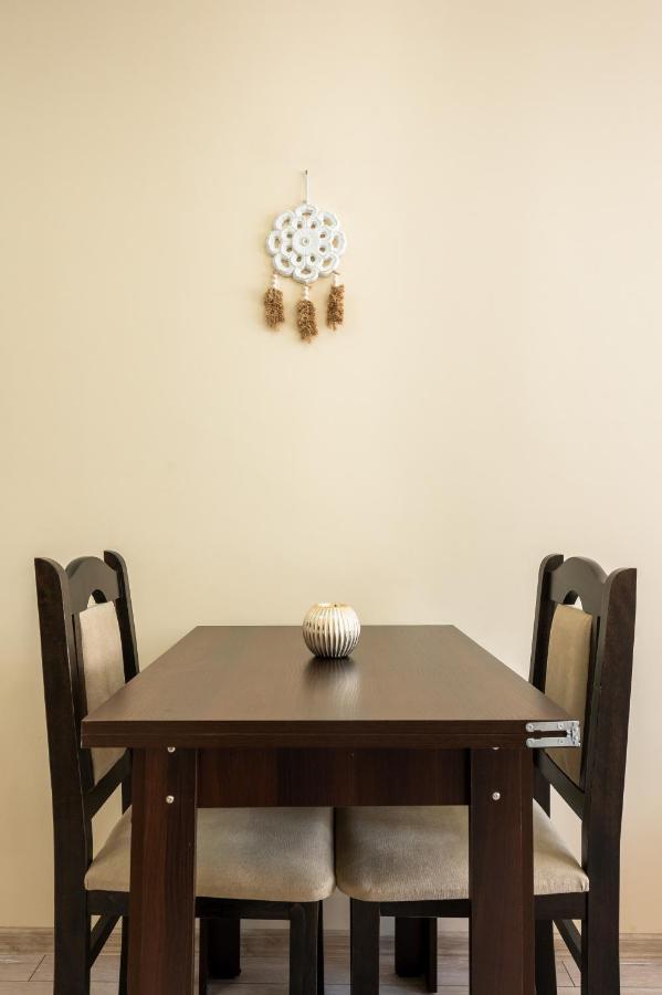 Appartamento Nomad Haven: 1Bd Flat With Balcony & Desk Sofia Esterno foto