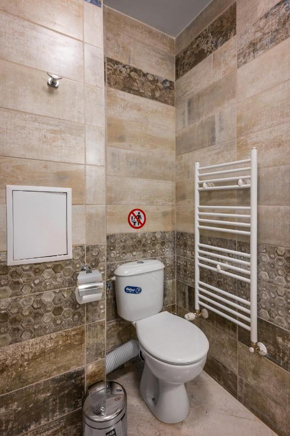 Appartamento Nomad Haven: 1Bd Flat With Balcony & Desk Sofia Esterno foto