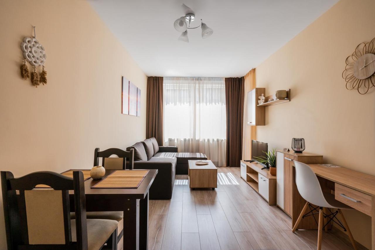 Appartamento Nomad Haven: 1Bd Flat With Balcony & Desk Sofia Esterno foto