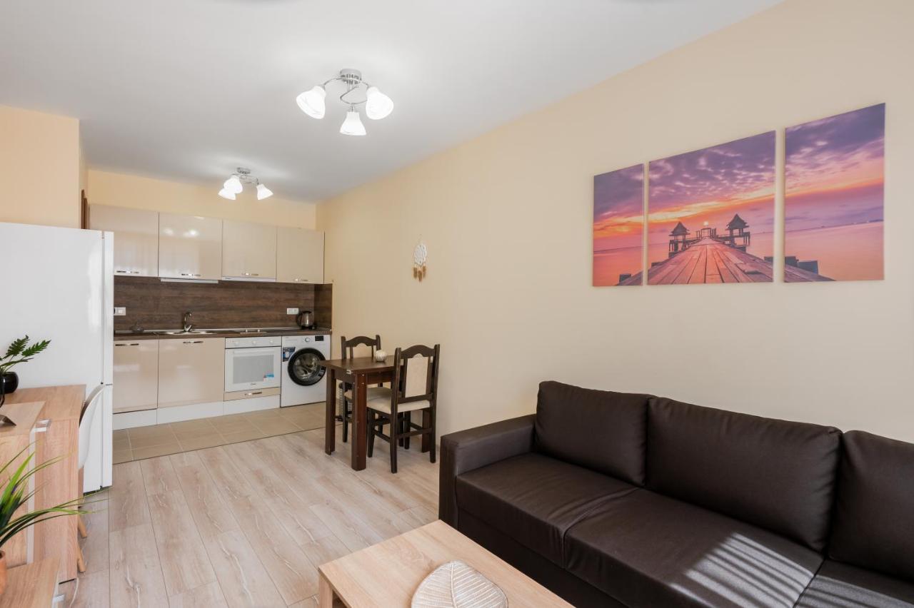 Appartamento Nomad Haven: 1Bd Flat With Balcony & Desk Sofia Esterno foto